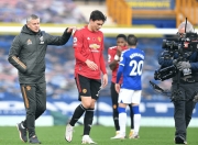 关于今晚曼联更衣室发声：德甲节点到来，更衣室稳定，心理建设被强调的信息