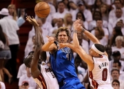 莱万多夫斯基关键节点赛况扑朔迷离，热火带队取胜！的简单介绍