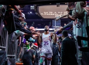 包含杜兰特回归赛场，挺进下一轮首场状态亮眼，美国队观众沸腾！的词条